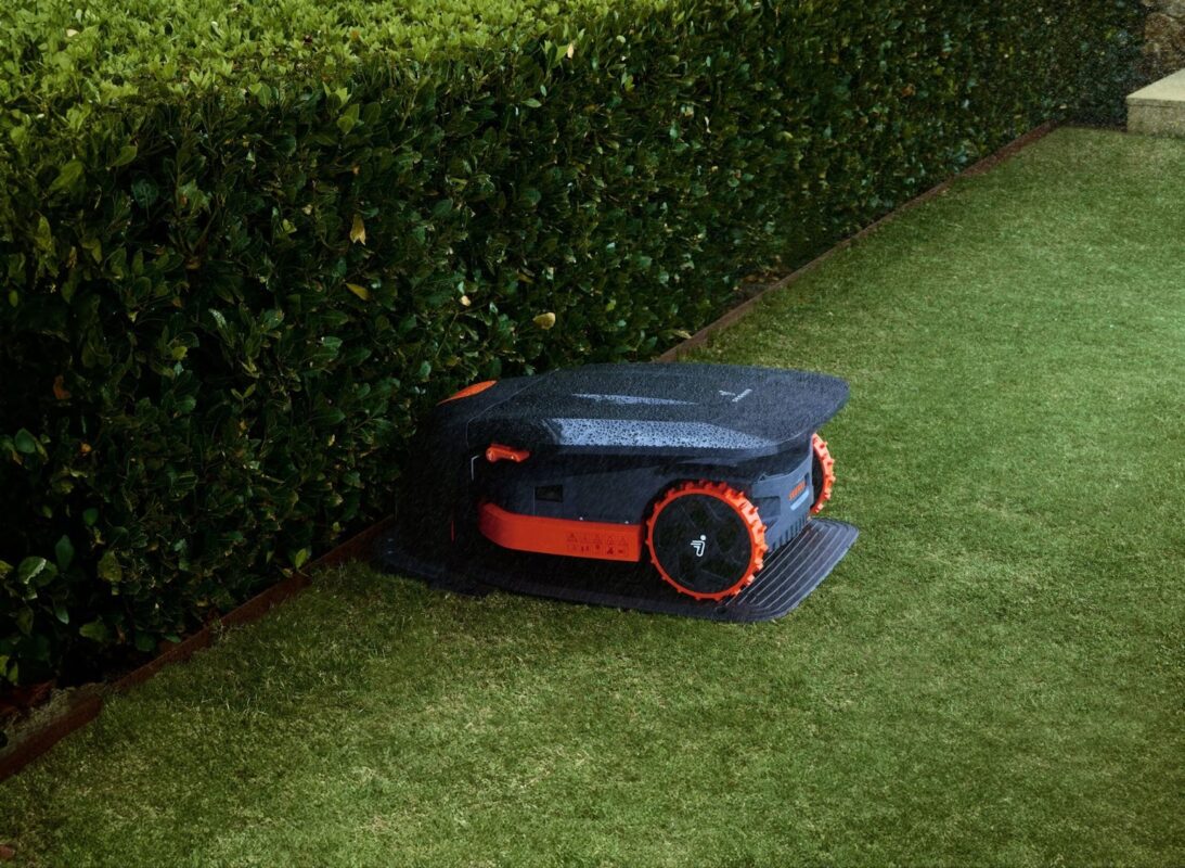 Des maisons connectées aux jardins connectés : l'essor des robots tondeuses - Geekodrome: Boutique d'accessoires geek image